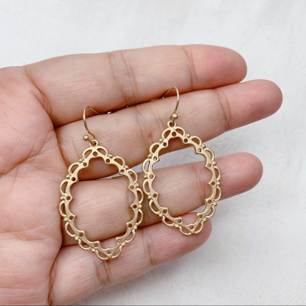 ❣️$25/3❣️ Gothic Style Matt Gold Plated Dangle Earrings - Picture 5 of 8